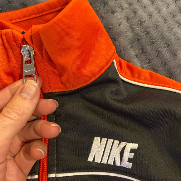 EC boys Nike track sweat suit in grey and orange sz5 - Picture 7 of 13